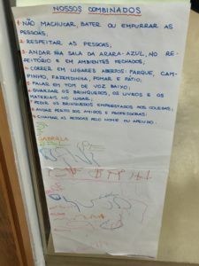 Cada turma pode fazer e refazer seu cartaz, de acordo com as necessidades e possibilidades 